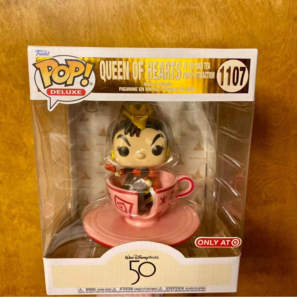 Funko Pop Deluxe Queen of Hearts in Teacup Walt Disney World 50th